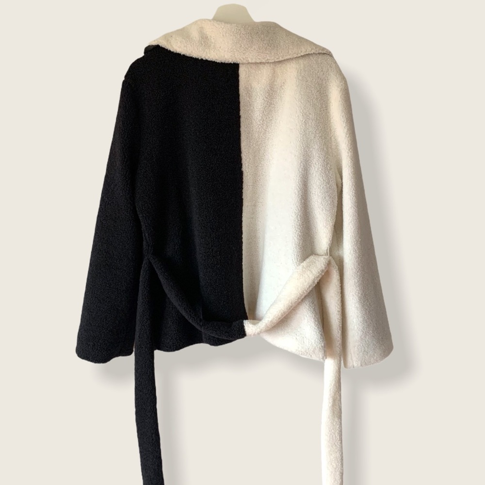 Petit Moments - Zoe Two-Tone Teddy Jacket - Blk/White - 2X - Picture 4 of 9